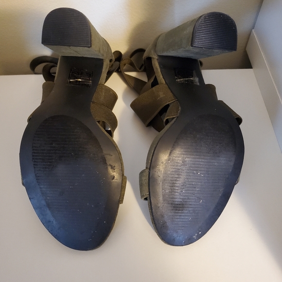 Olive heel size 7 - Picture 4 of 4